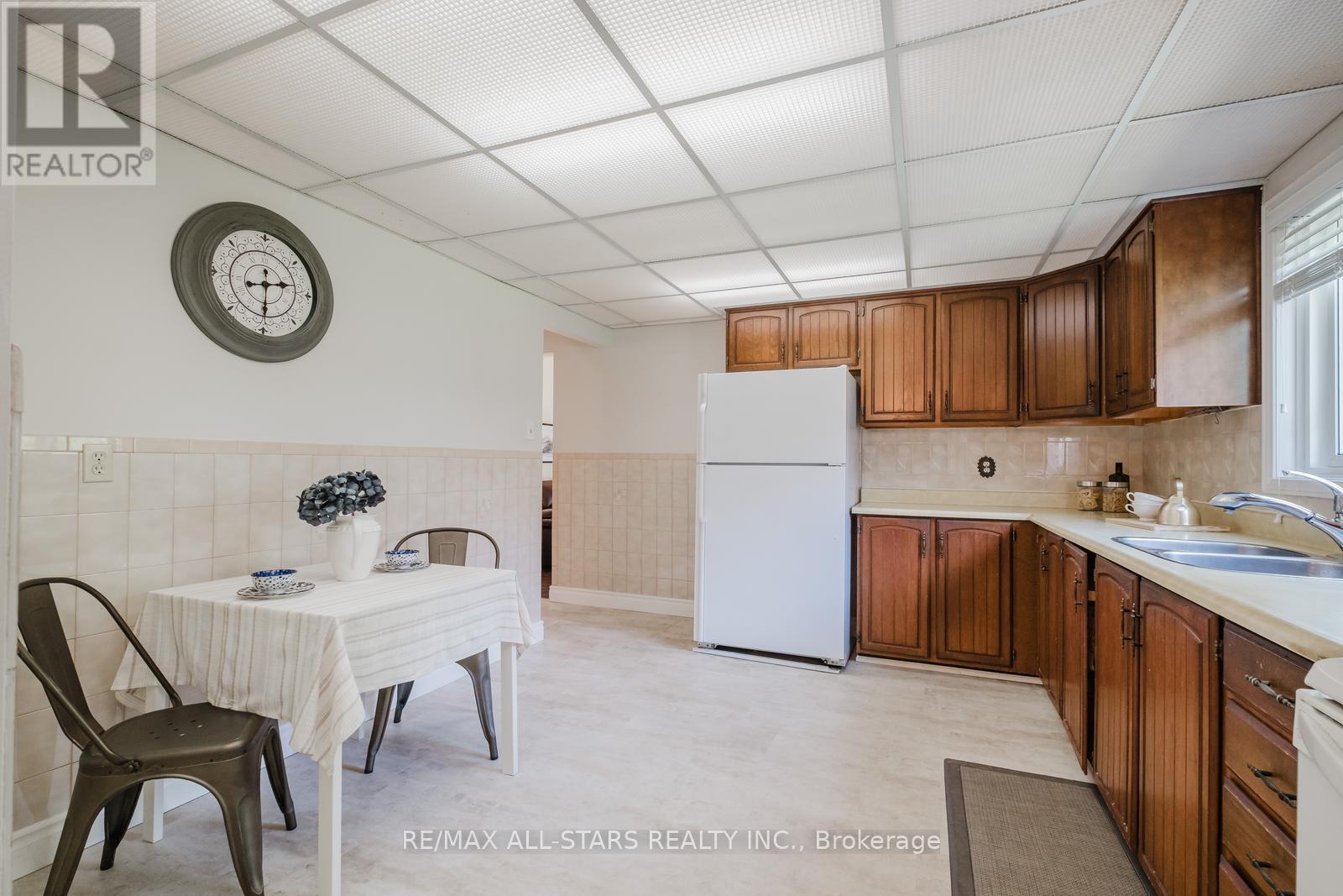 Photo 12 of 45 Wellpark Boulevard, Toronto ON