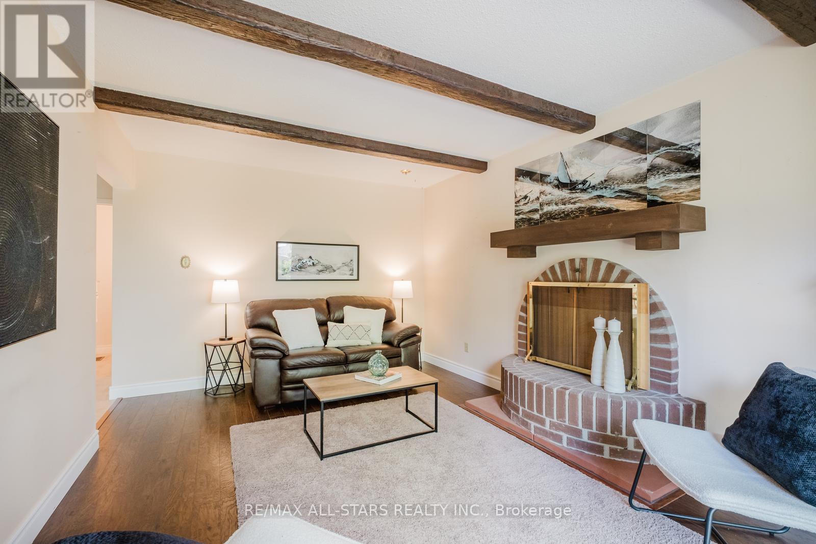 Photo 14 of 45 Wellpark Boulevard, Toronto ON