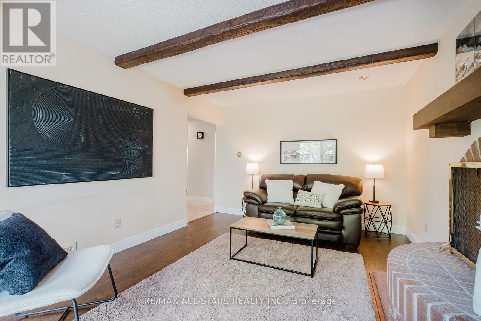 Photo 15 of 45 Wellpark Boulevard, Toronto ON