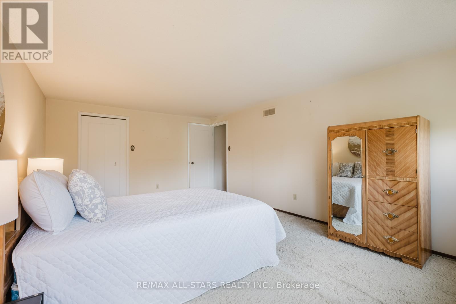 Photo 21 of 45 Wellpark Boulevard, Toronto ON