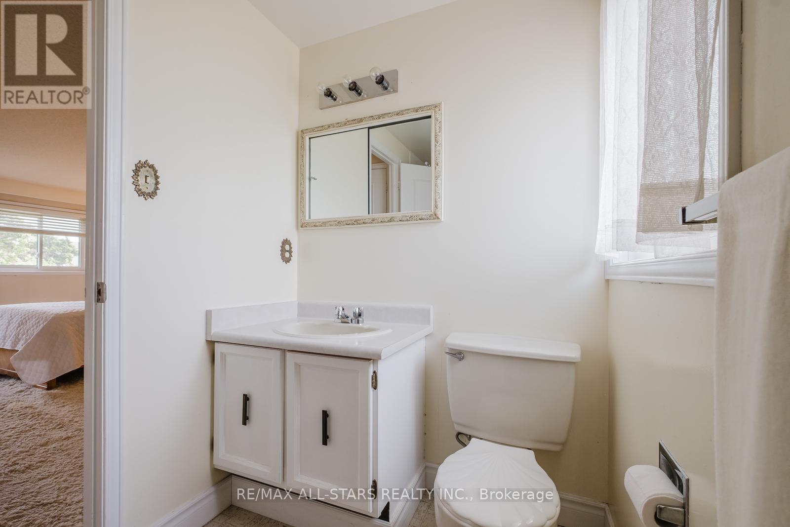 Photo 22 of 45 Wellpark Boulevard, Toronto ON