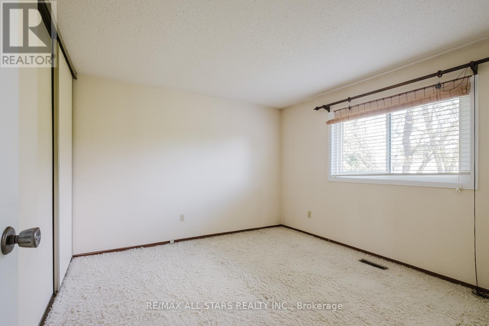Photo 26 of 45 Wellpark Boulevard, Toronto ON