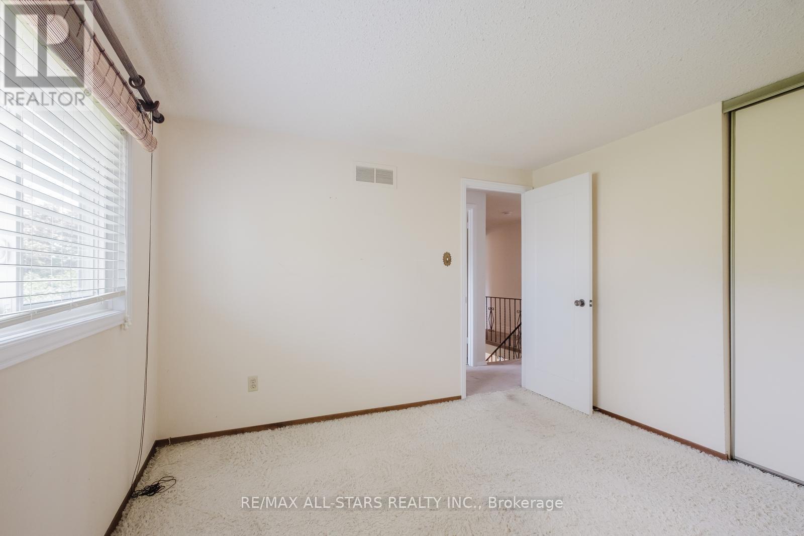 Photo 27 of 45 Wellpark Boulevard, Toronto ON