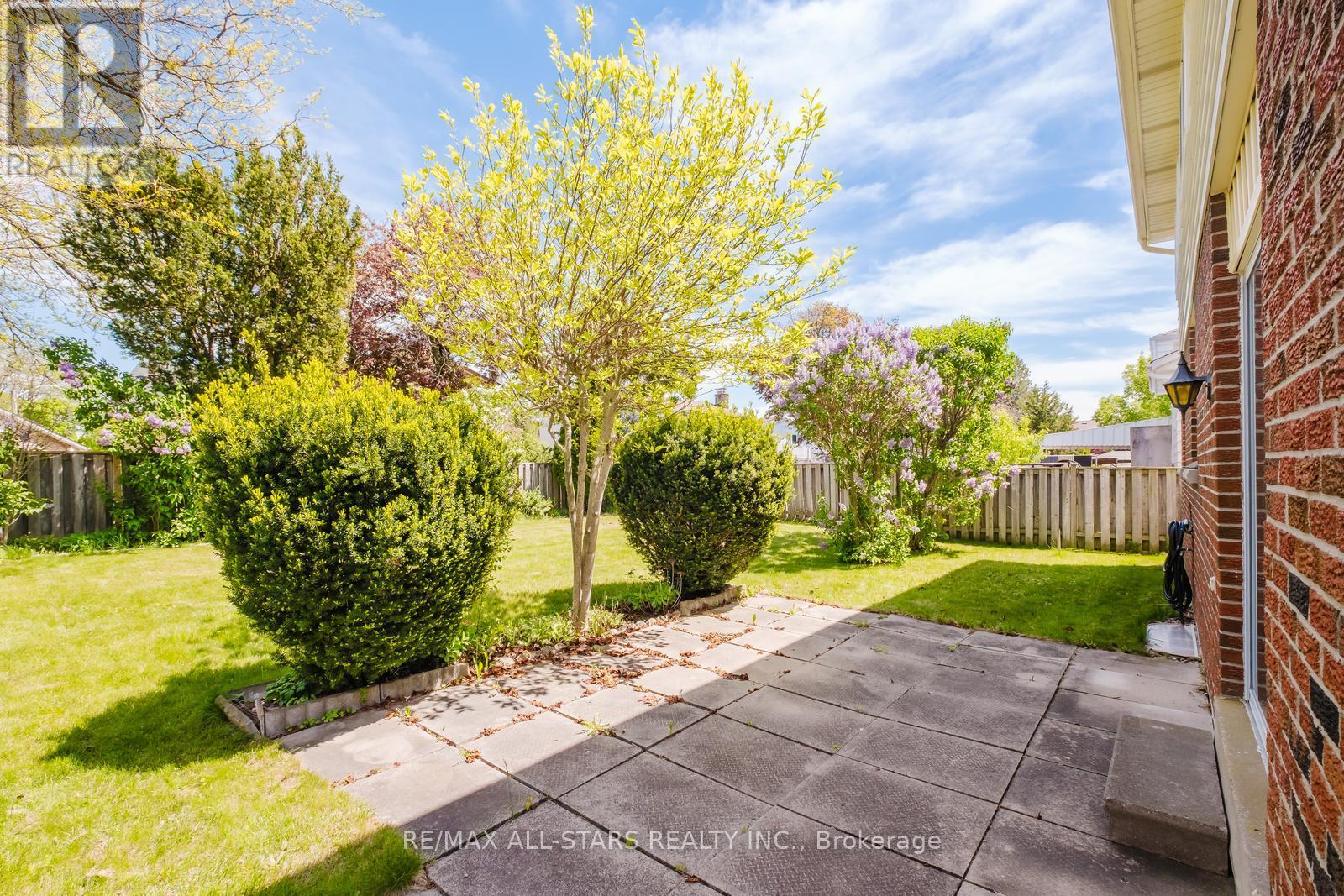 Photo 31 of 45 Wellpark Boulevard, Toronto ON
