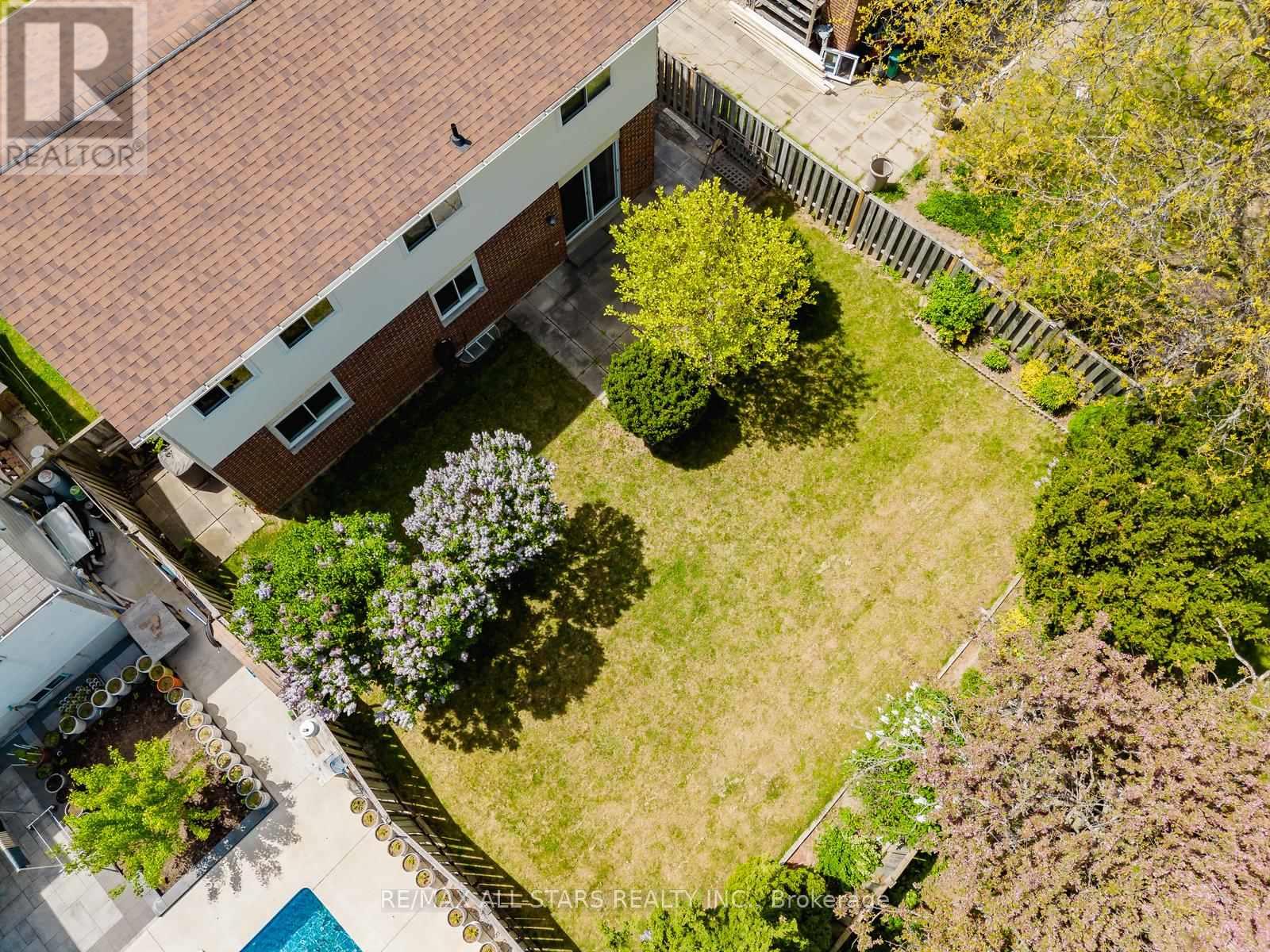 Photo 32 of 45 Wellpark Boulevard, Toronto ON