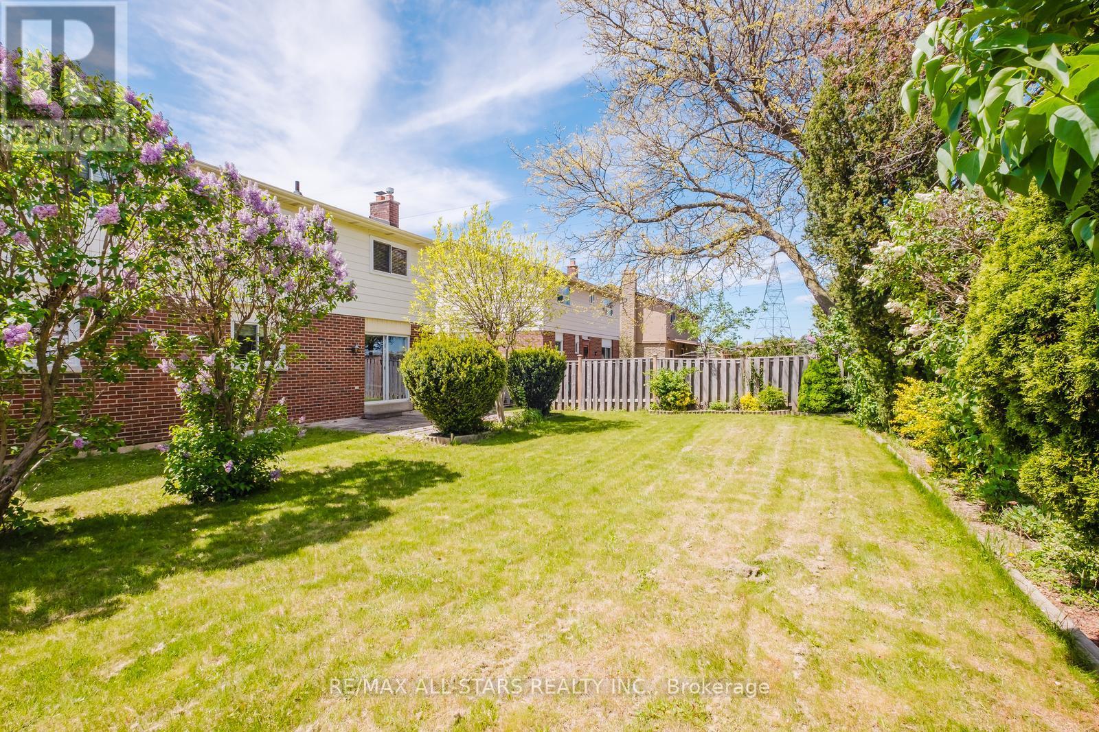 Photo 37 of 45 Wellpark Boulevard, Toronto ON