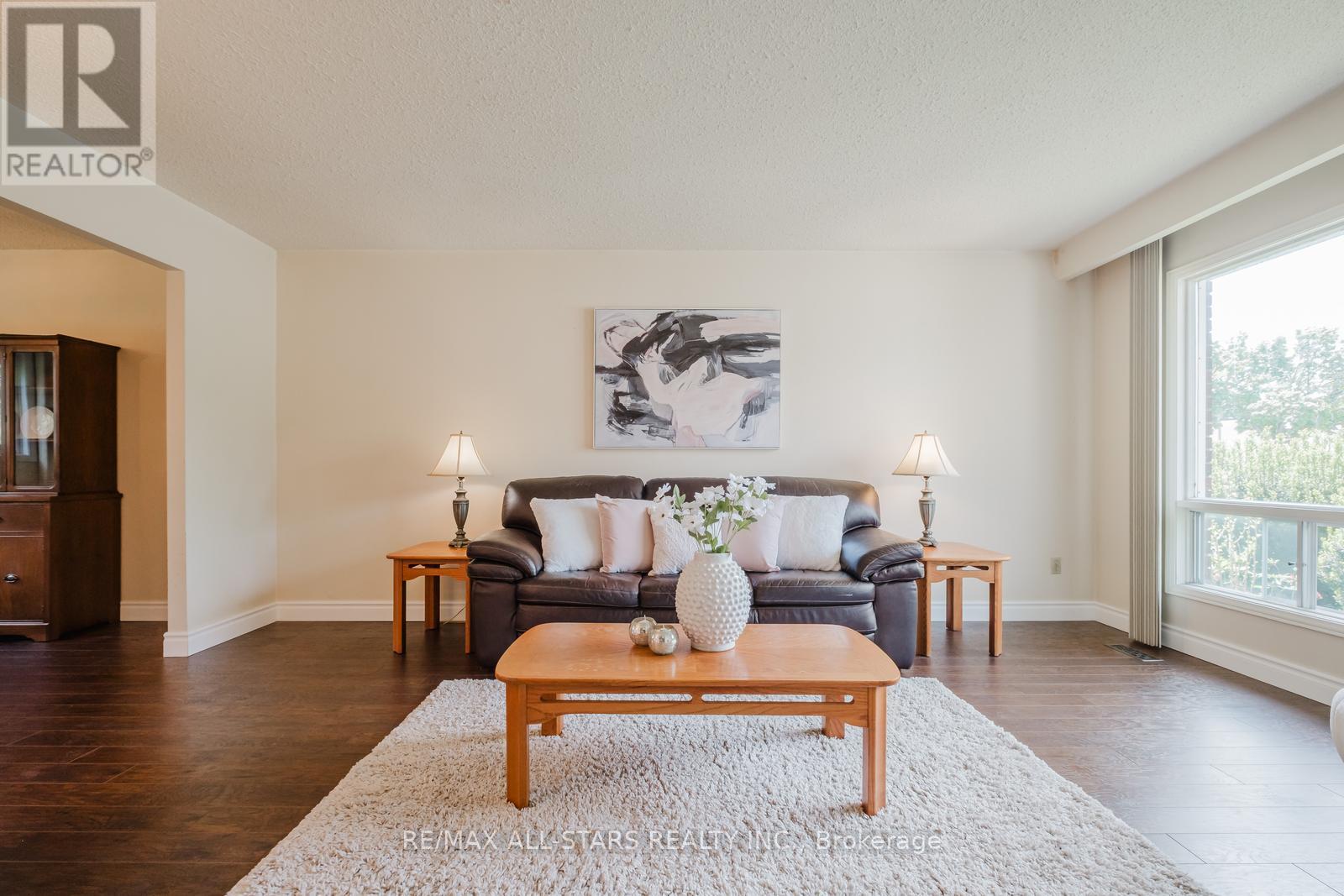 Photo 6 of 45 Wellpark Boulevard, Toronto ON