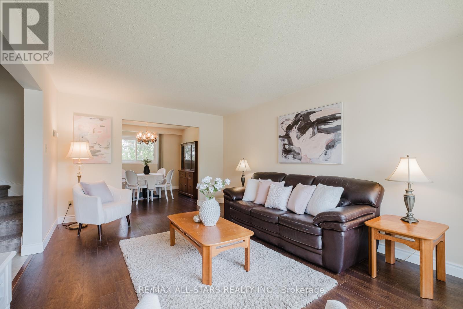 Photo 7 of 45 Wellpark Boulevard, Toronto ON