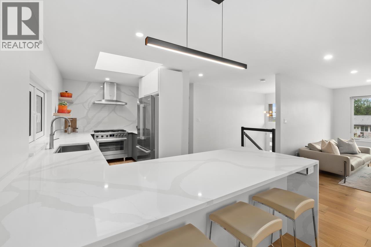 Photo 9 of 2996 Plymouth Drive, North Vancouver BC