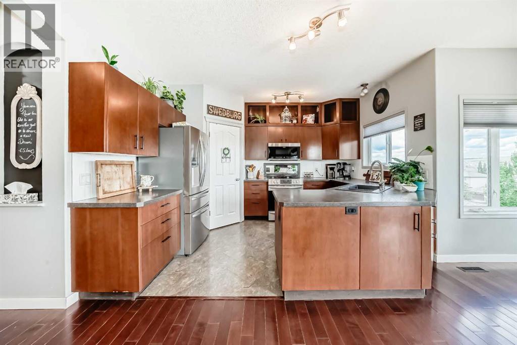 Photo 5 of 40 Bow Ridge Drive, Cochrane AB