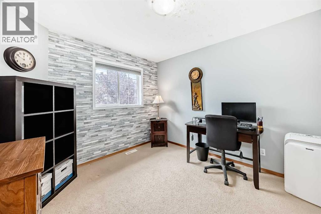 Photo 26 of 40 Bow Ridge Drive, Cochrane AB
