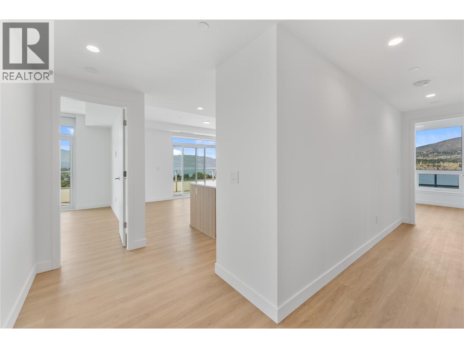 Photo 10 of 238 Leon Avenue Unit 1407, Kelowna BC