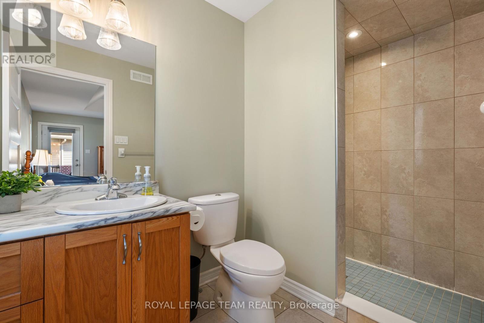 Photo 18 of 115 York Crossing Road, Russell ON