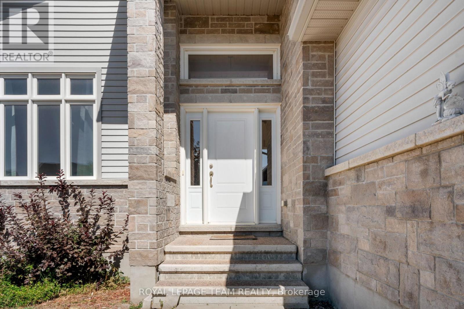 Photo 5 of 115 York Crossing Road, Russell ON