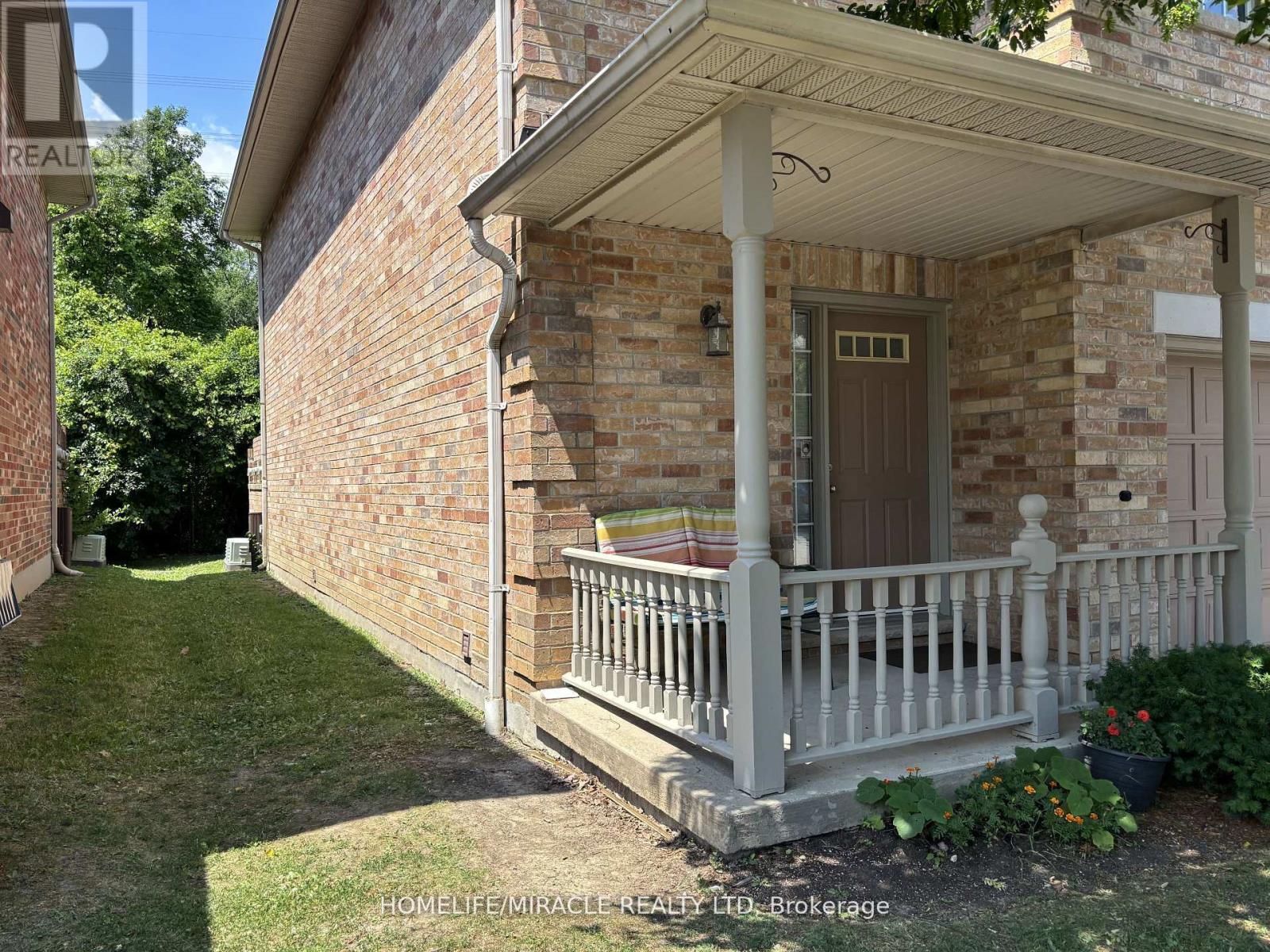 Photo 7 of 17 7385 Magistrate Terrace, Mississauga ON