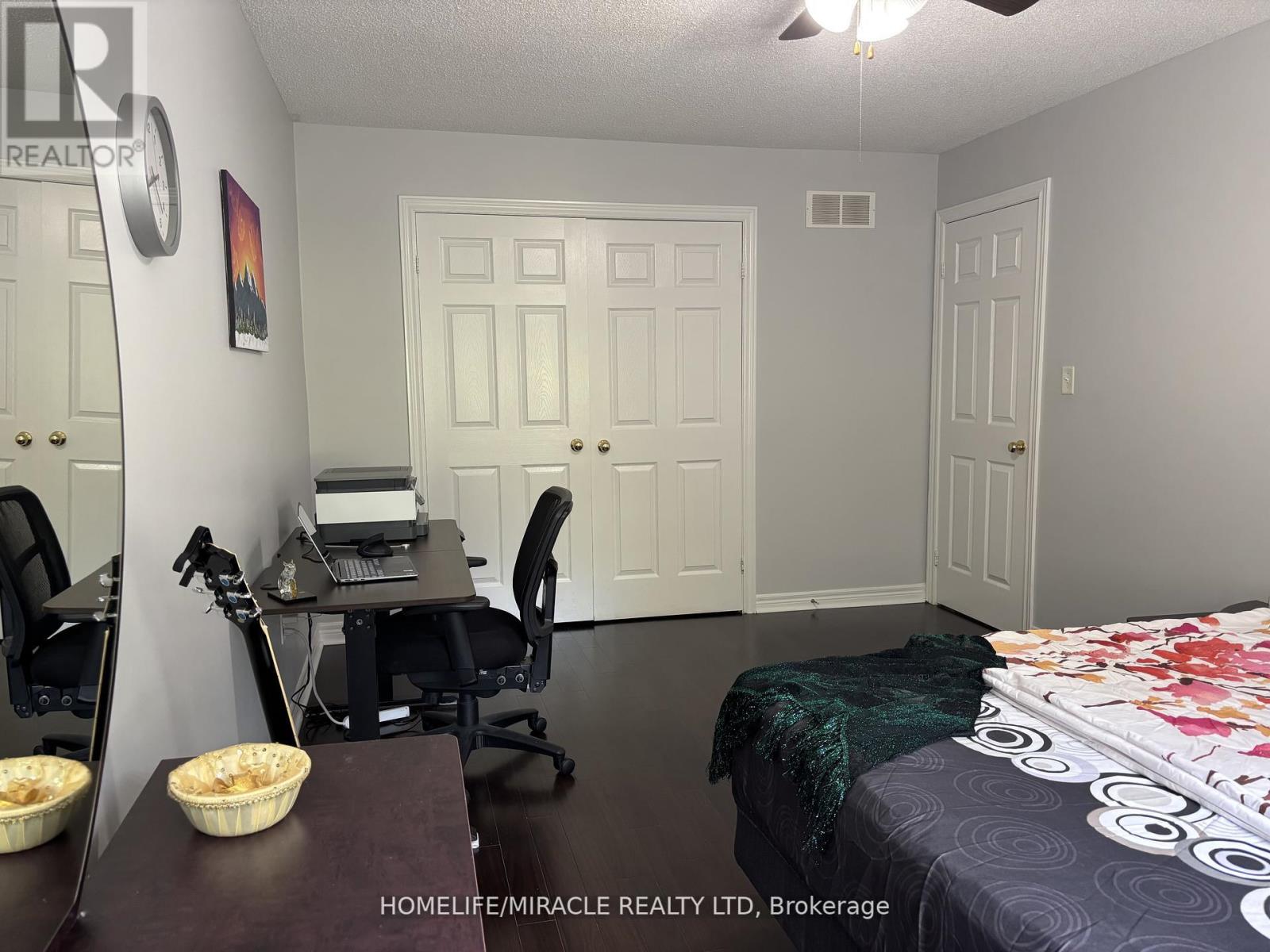 Photo 13 of 17 7385 Magistrate Terrace, Mississauga ON