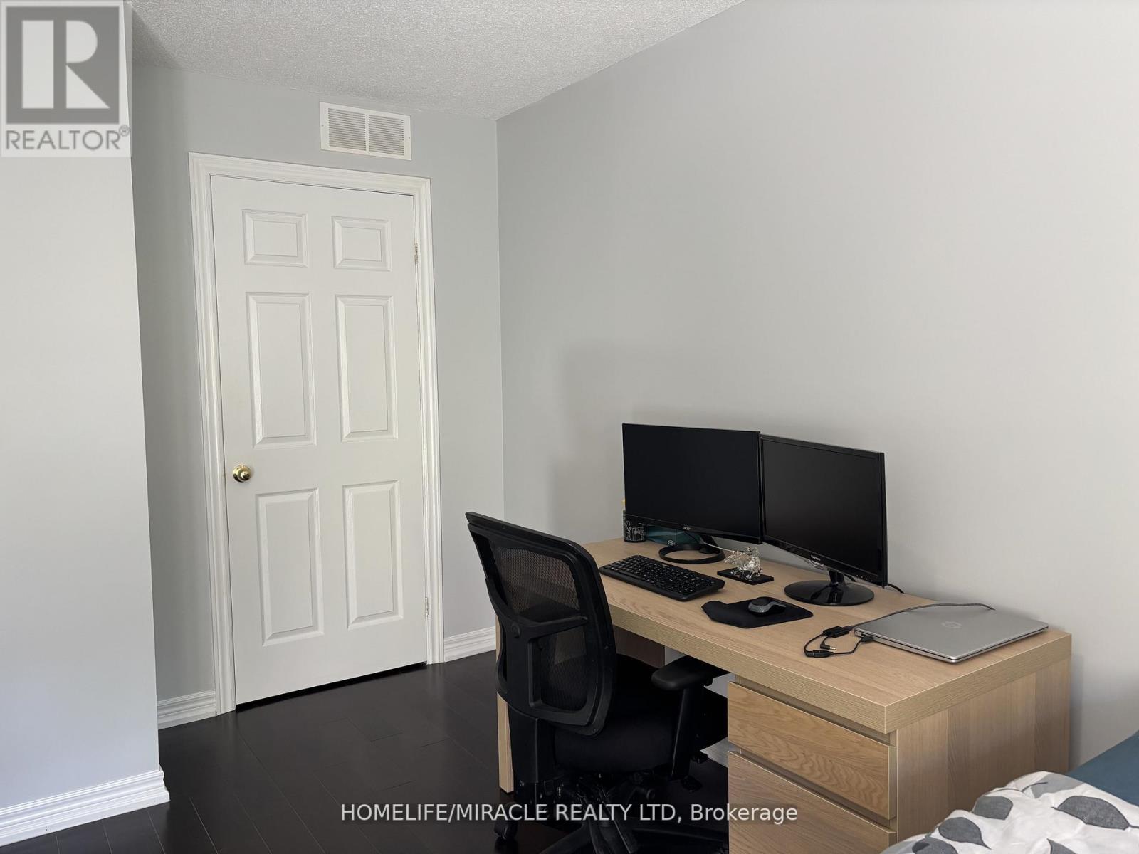 Photo 14 of 17 7385 Magistrate Terrace, Mississauga ON