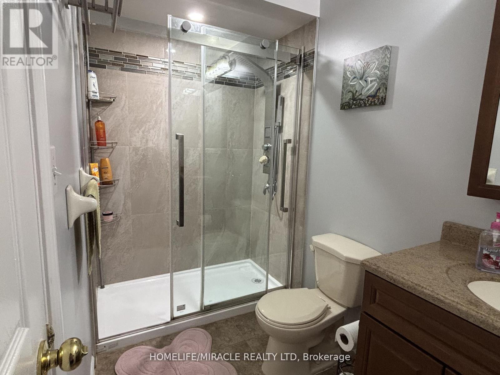 Photo 10 of 17 7385 Magistrate Terrace, Mississauga ON