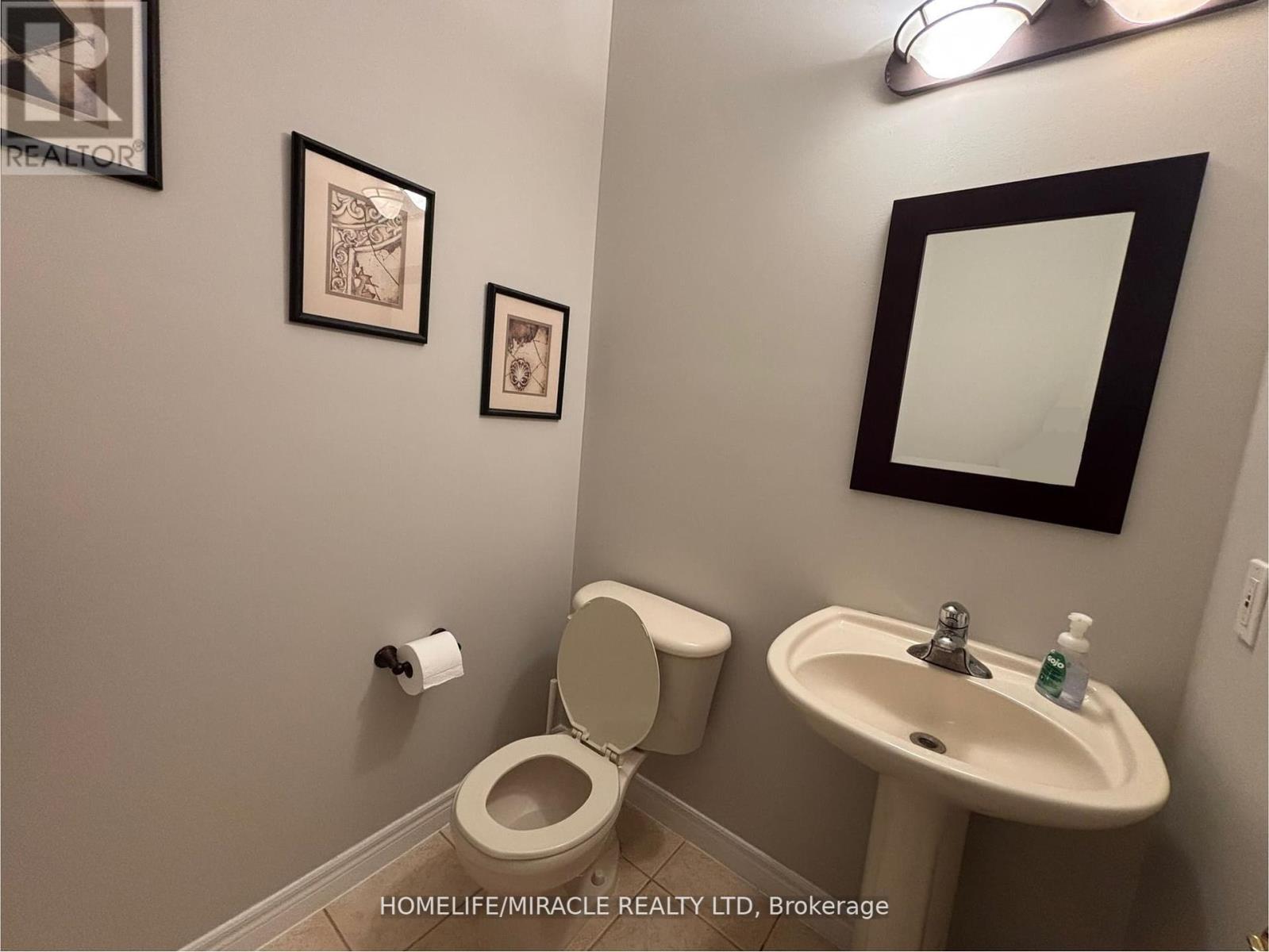 Photo 5 of 17 7385 Magistrate Terrace, Mississauga ON