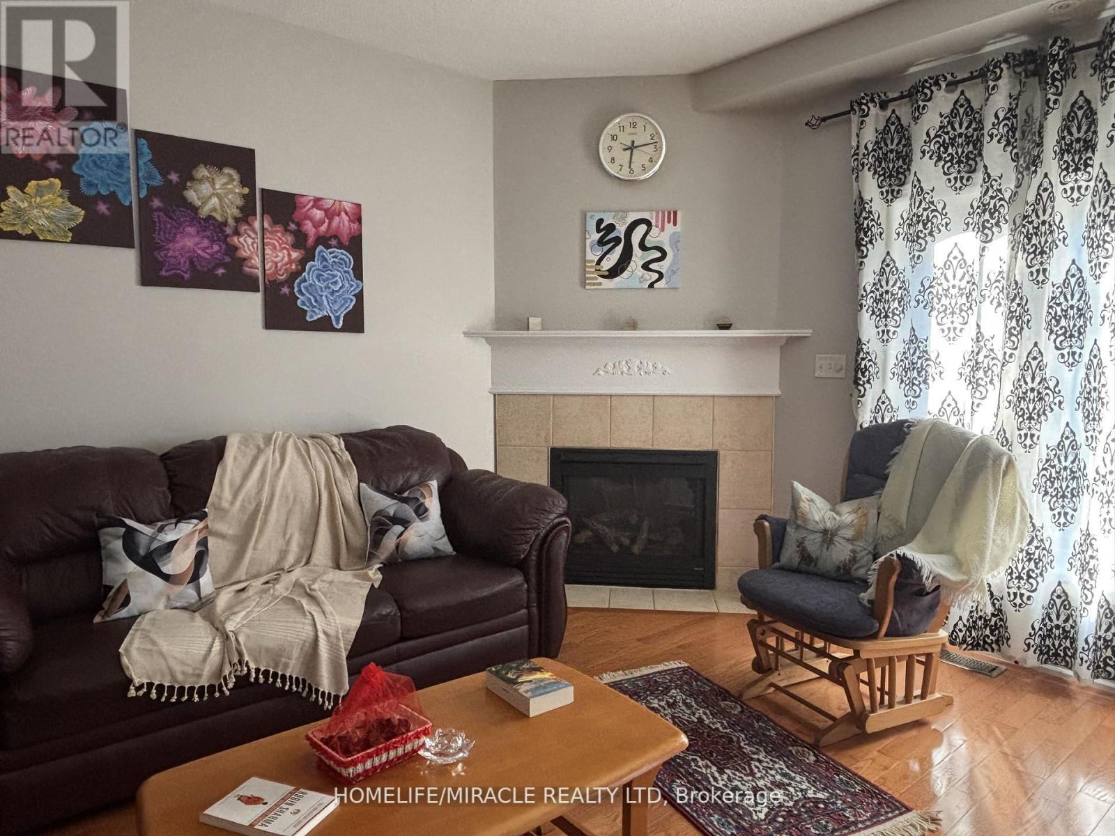 Photo 2 of 17 7385 Magistrate Terrace, Mississauga ON