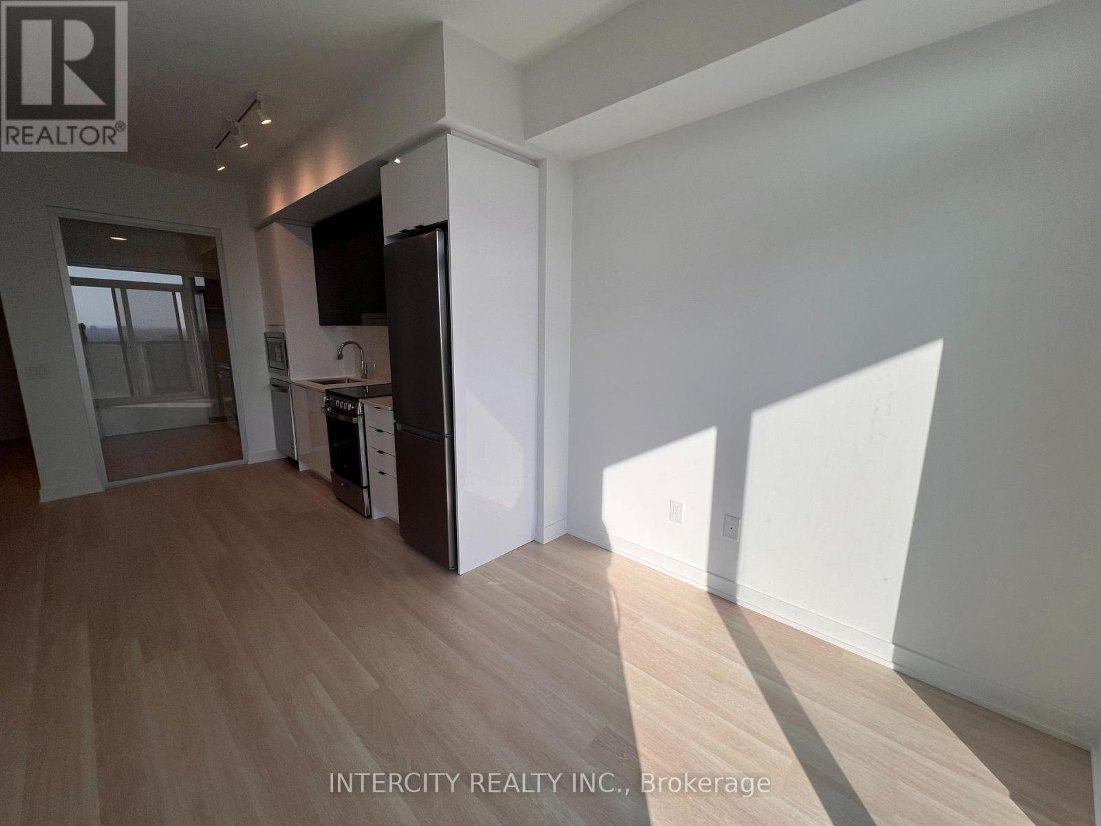 Photo 5 of 2807 5105 Hurontario Street, Mississauga ON