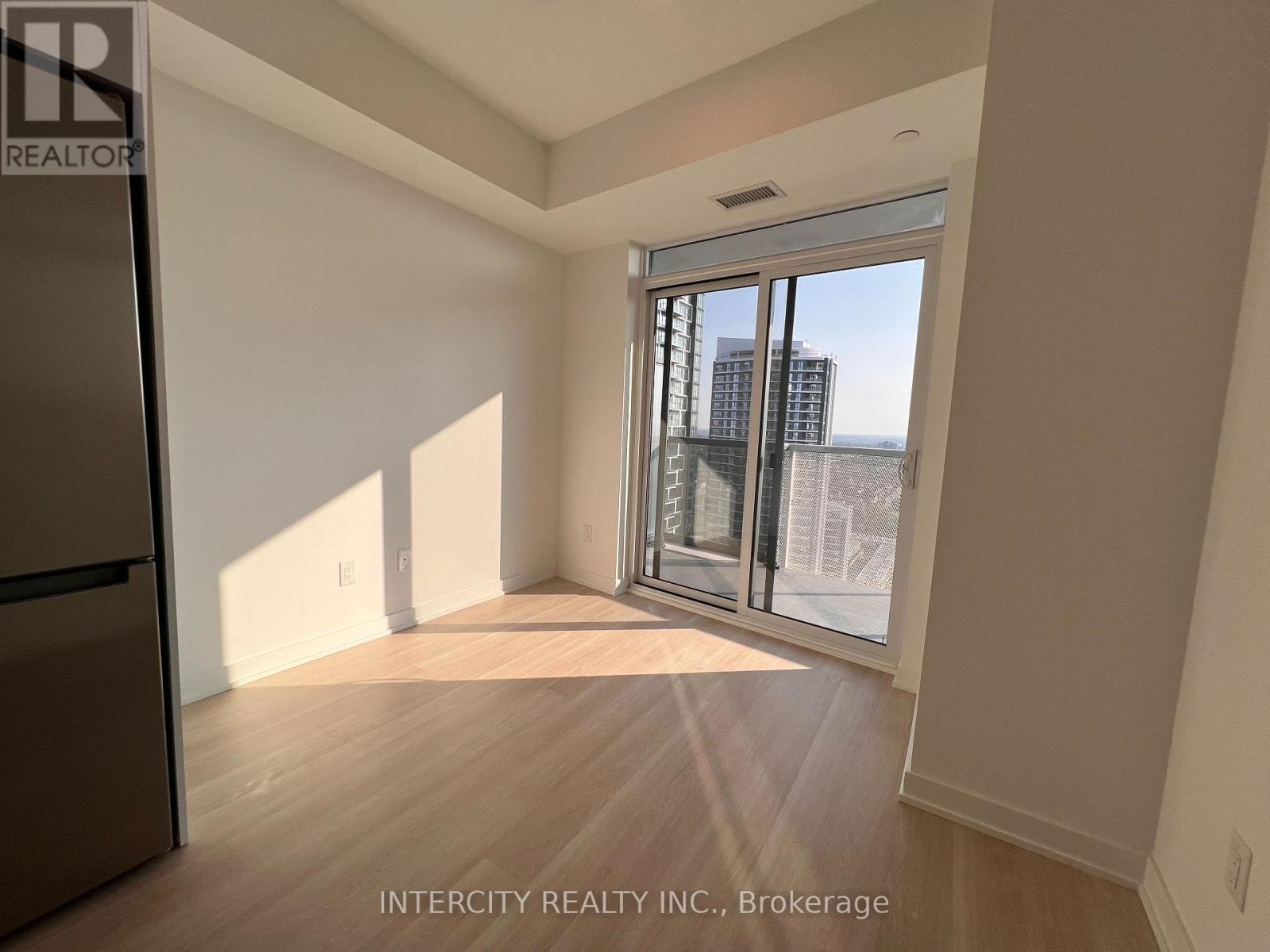 Photo 2 of 2807 5105 Hurontario Street, Mississauga ON