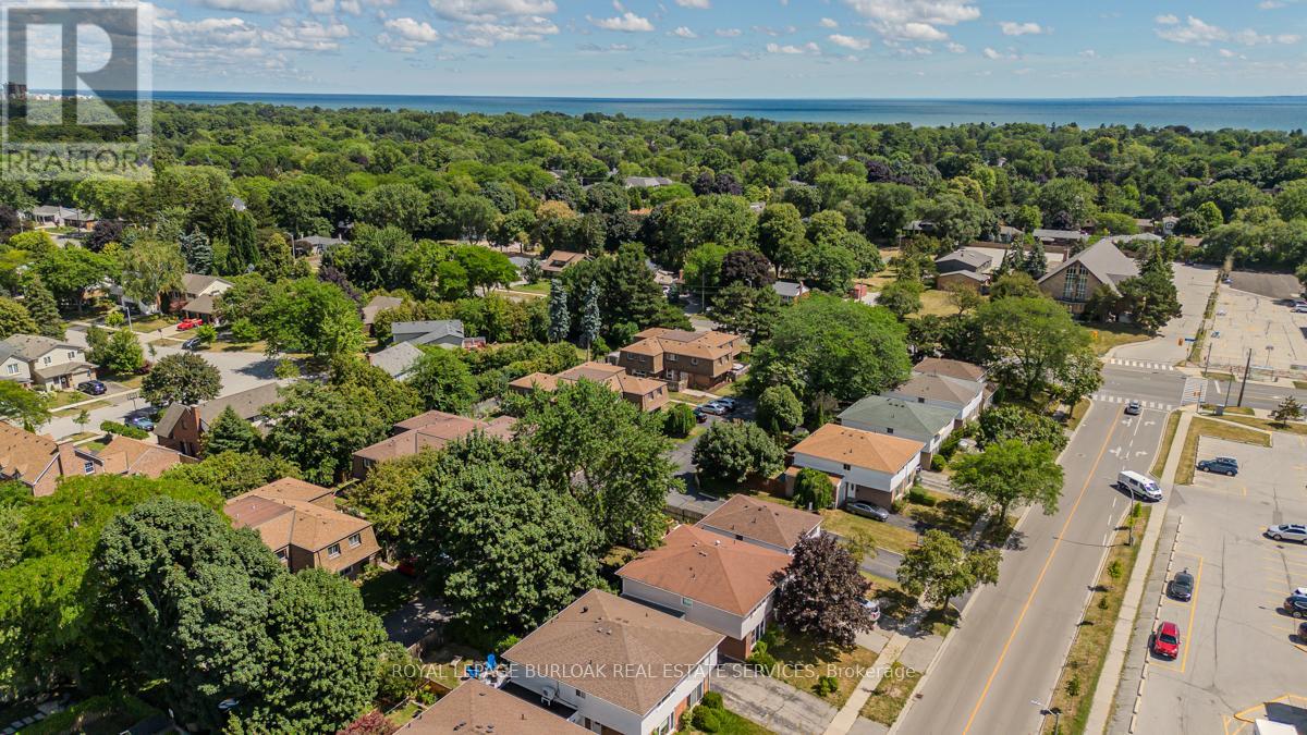 Photo 3 of 4050 Longmoor Drive, Burlington ON