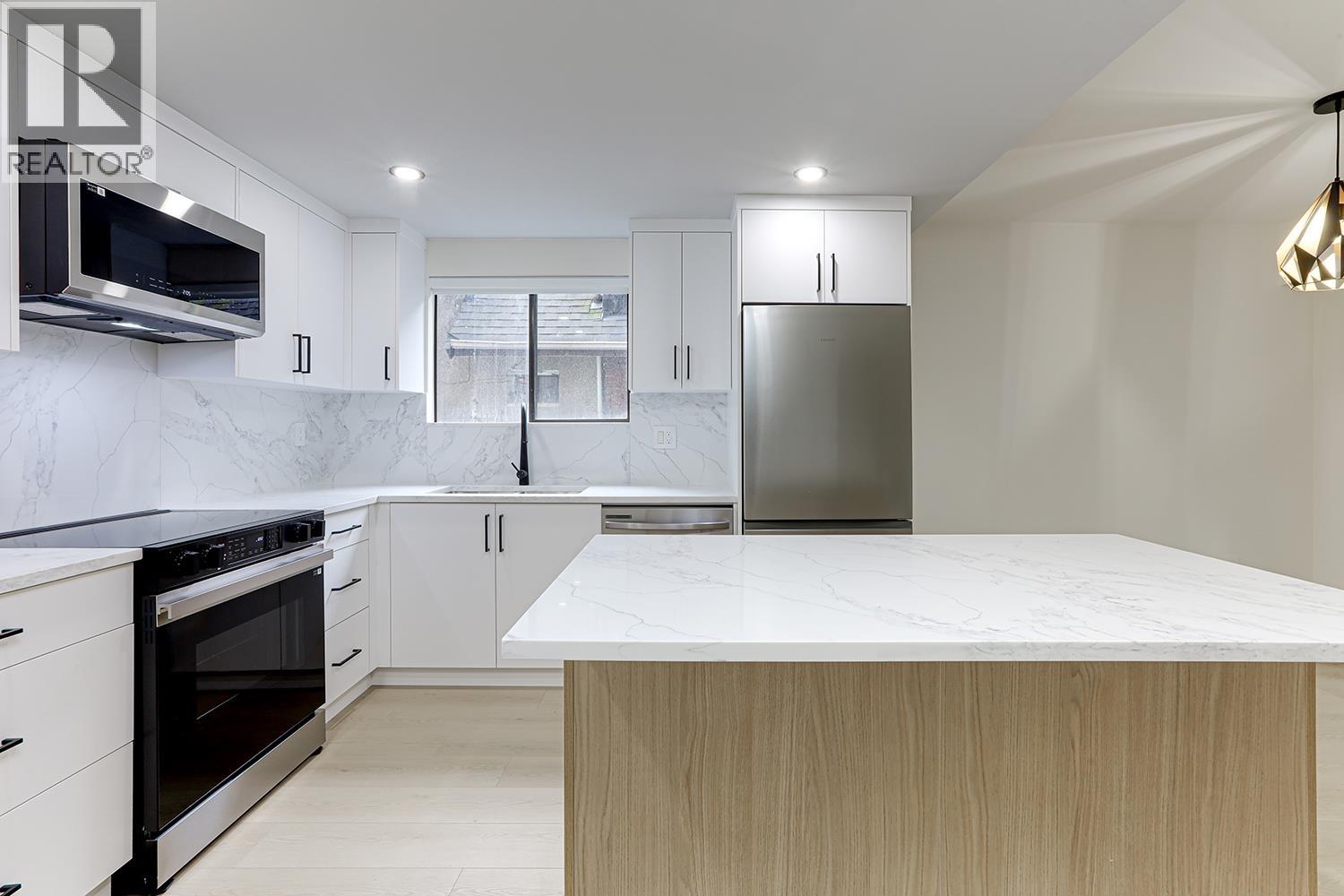 Photo 12 of 202 1165 Burnaby Street, Vancouver BC