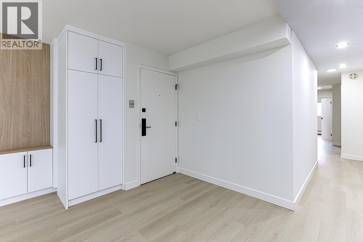 Photo 4 of 202 1165 Burnaby Street, Vancouver BC