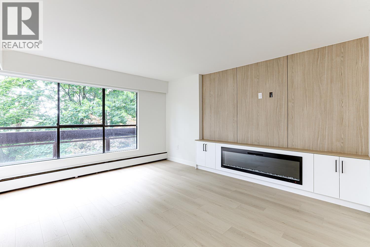 Photo 5 of 202 1165 Burnaby Street, Vancouver BC