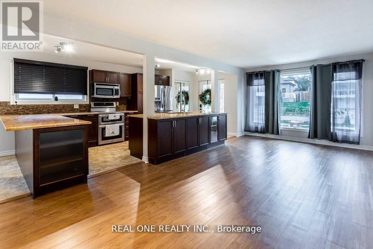 Photo 2 of Upper 1333 Playford Road, Mississauga ON