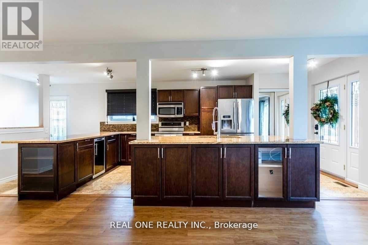 Photo 3 of Upper 1333 Playford Road, Mississauga ON
