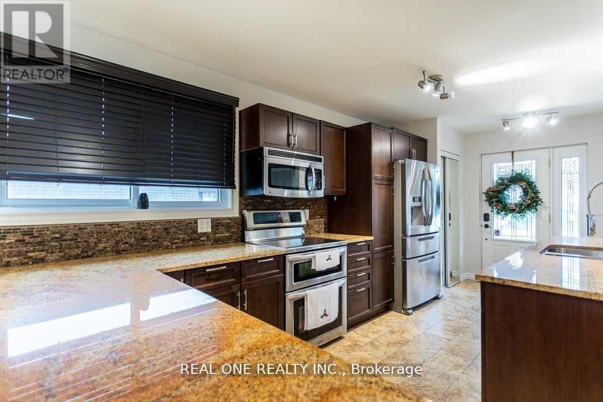 Photo 4 of Upper 1333 Playford Road, Mississauga ON