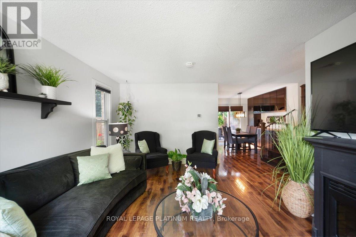 Photo 26 of 93 Elmvale Avenue, Brampton ON