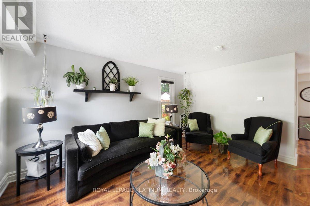 Photo 14 of 93 Elmvale Avenue, Brampton ON
