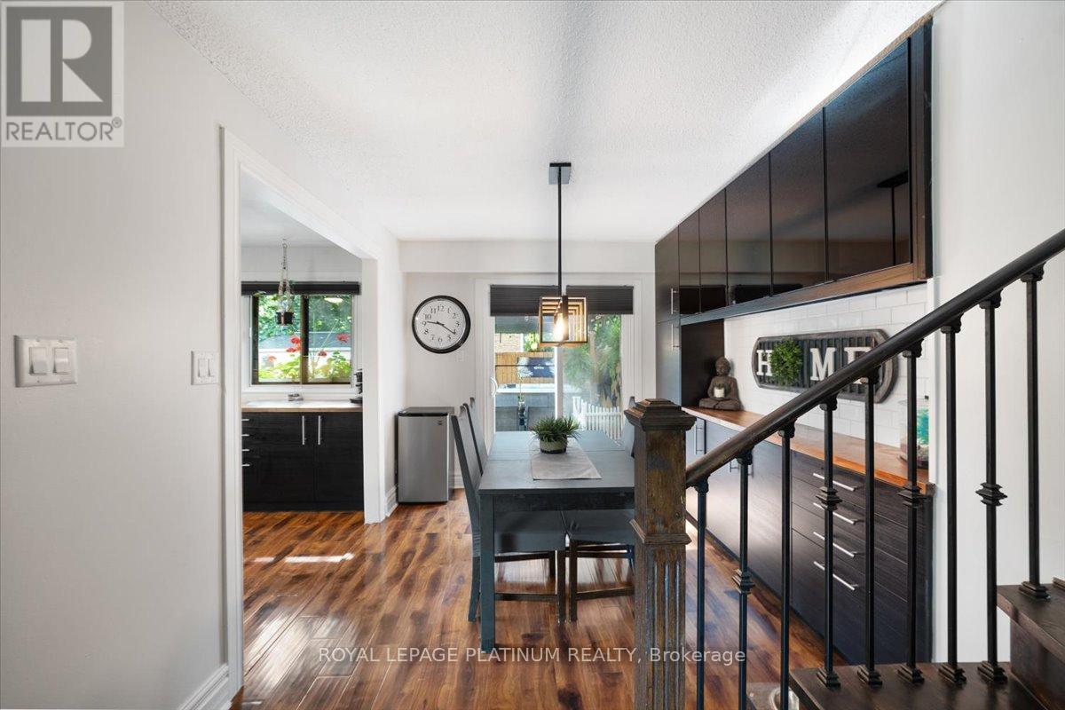 Photo 16 of 93 Elmvale Avenue, Brampton ON