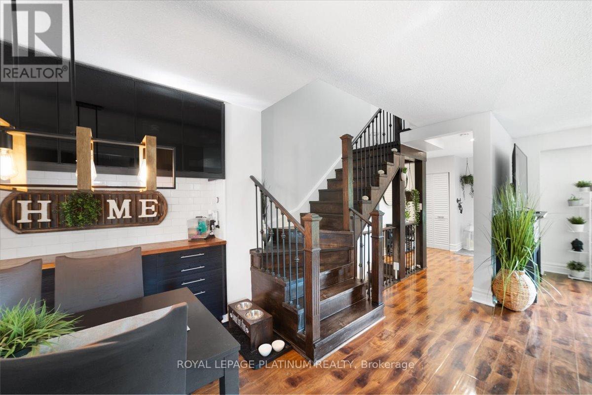 Photo 12 of 93 Elmvale Avenue, Brampton ON