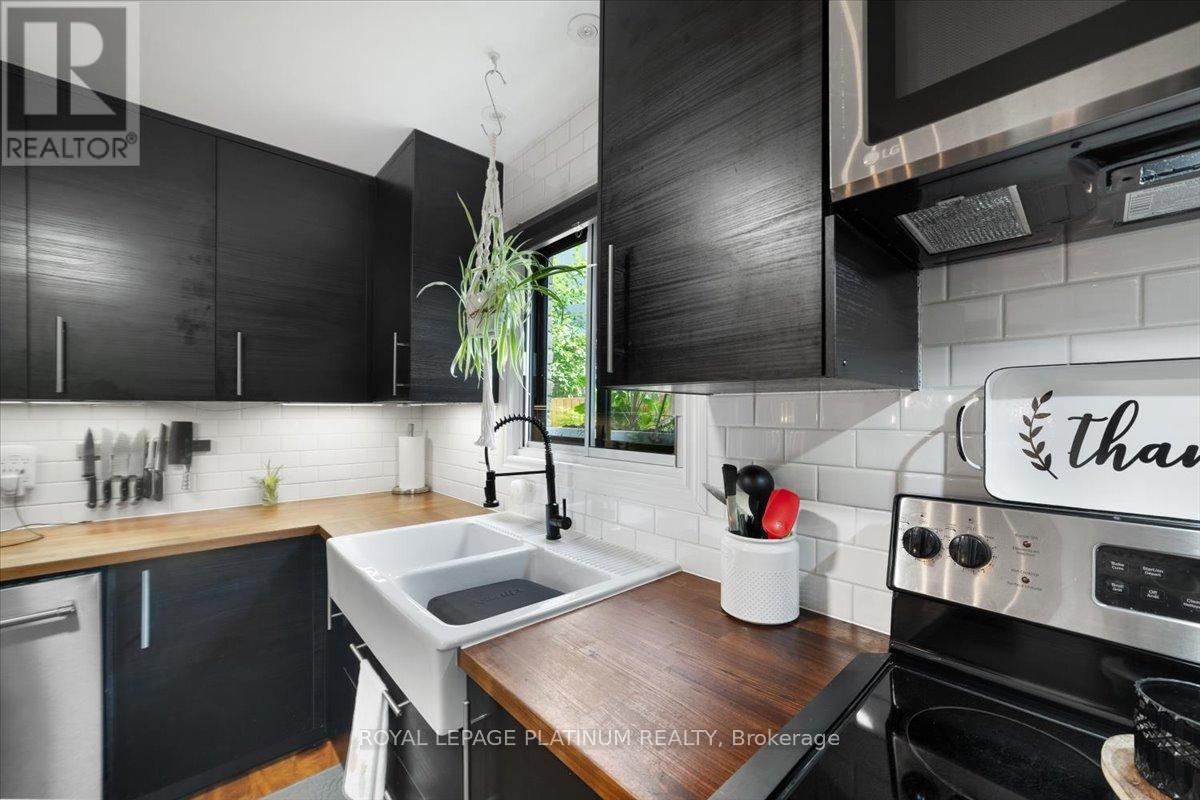 Photo 19 of 93 Elmvale Avenue, Brampton ON