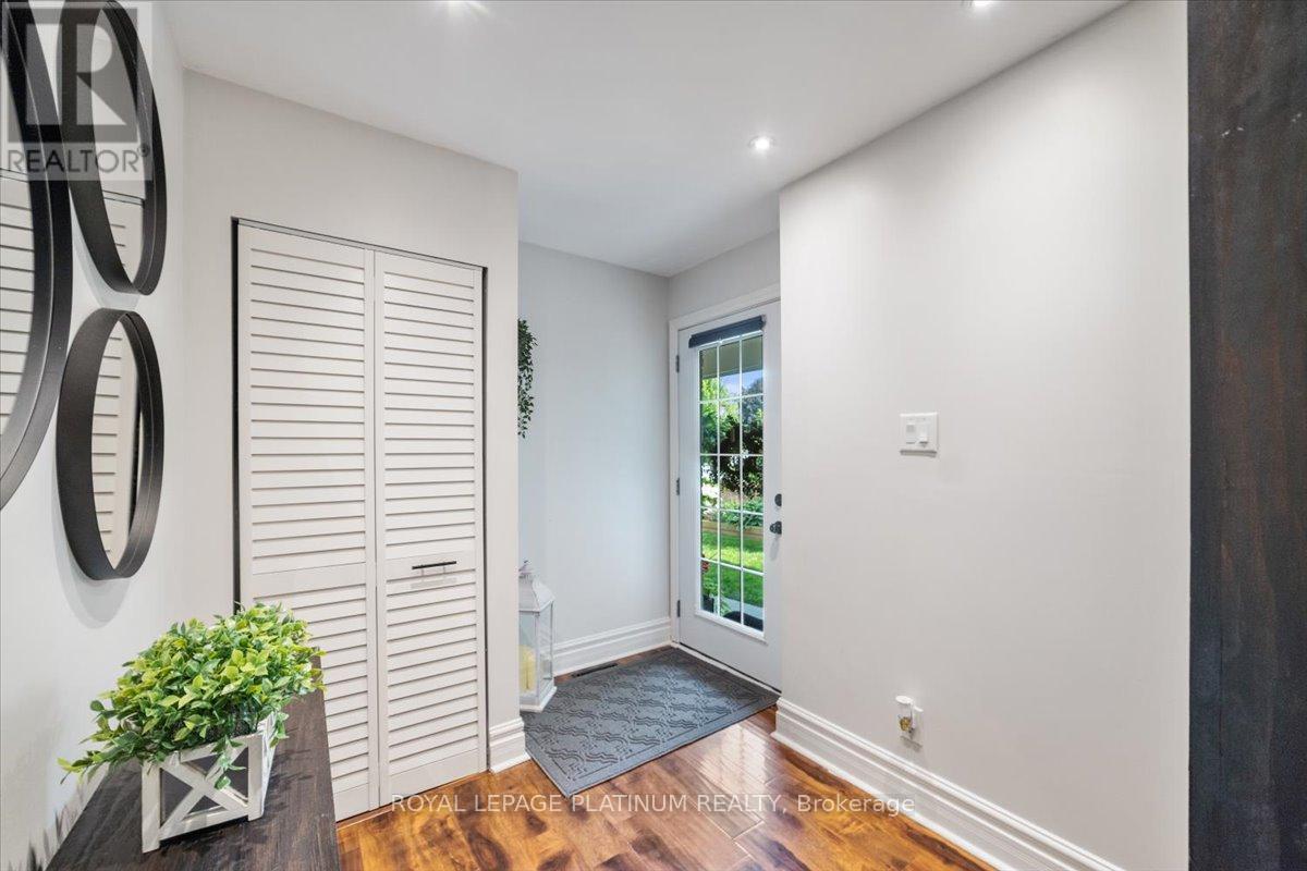 Photo 2 of 93 Elmvale Avenue, Brampton ON