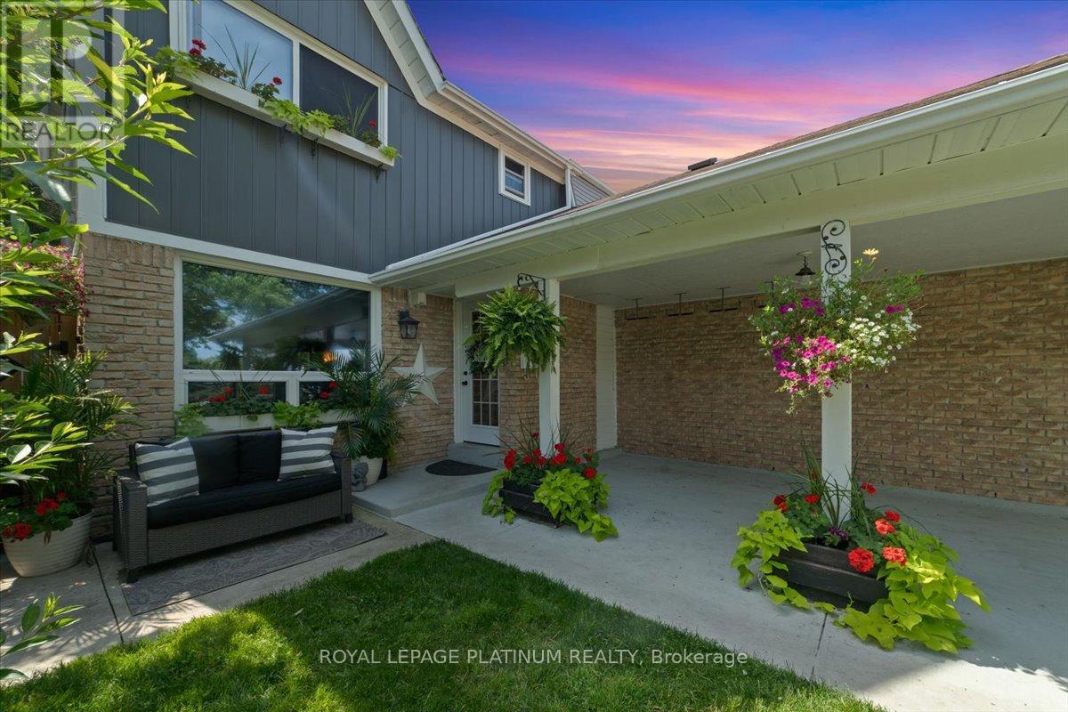 Photo 18 of 93 Elmvale Avenue, Brampton ON