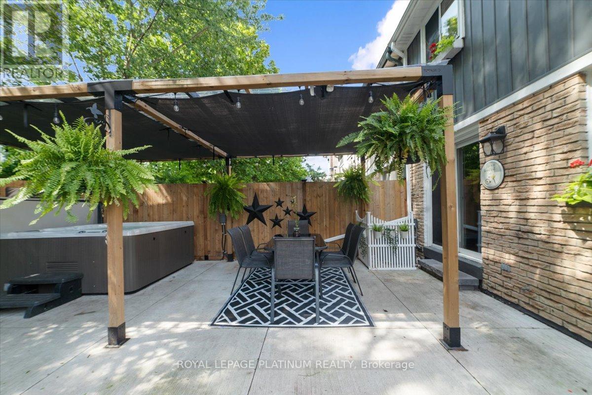 Photo 36 of 93 Elmvale Avenue, Brampton ON