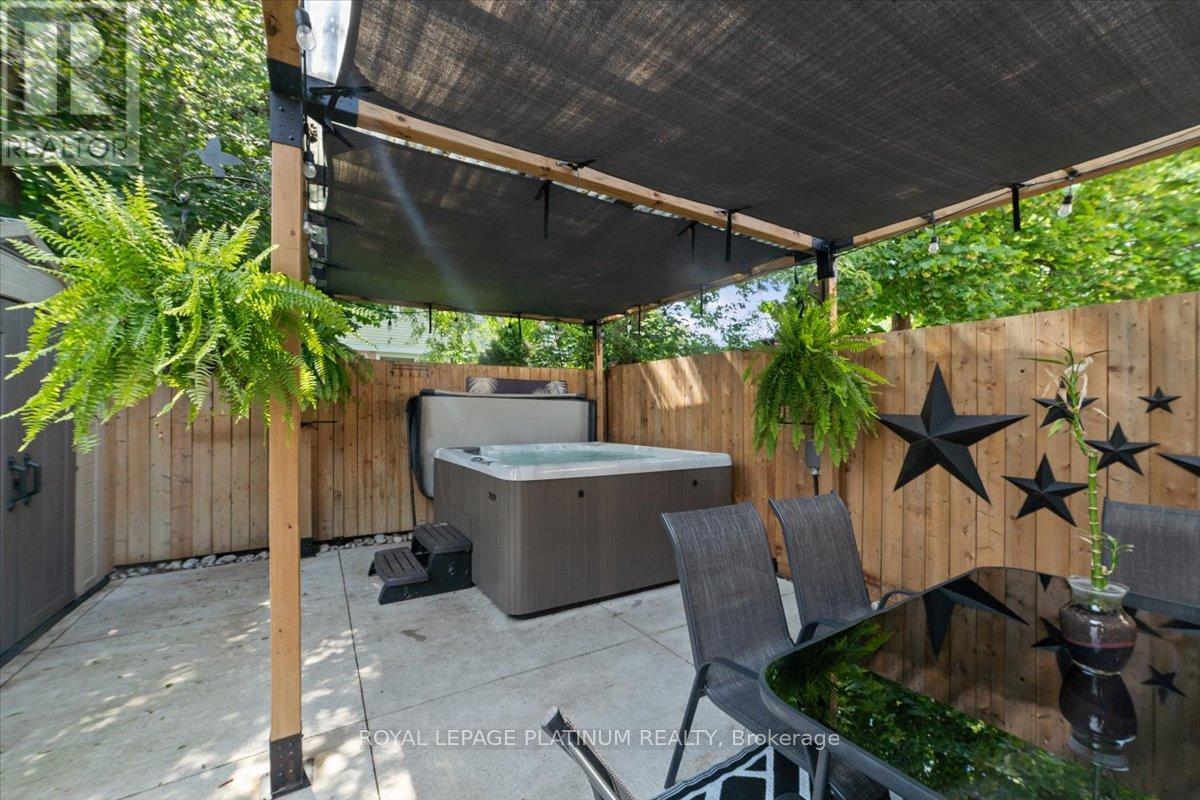 Photo 4 of 93 Elmvale Avenue, Brampton ON