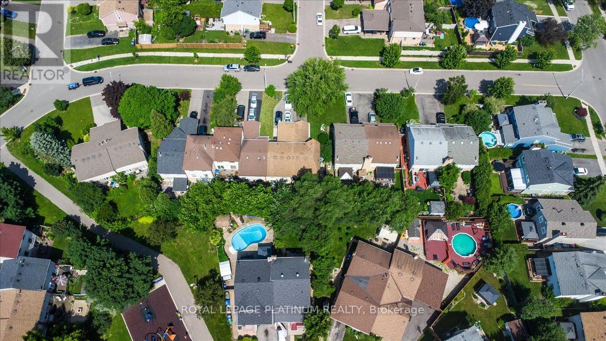 Photo 15 of 93 Elmvale Avenue, Brampton ON