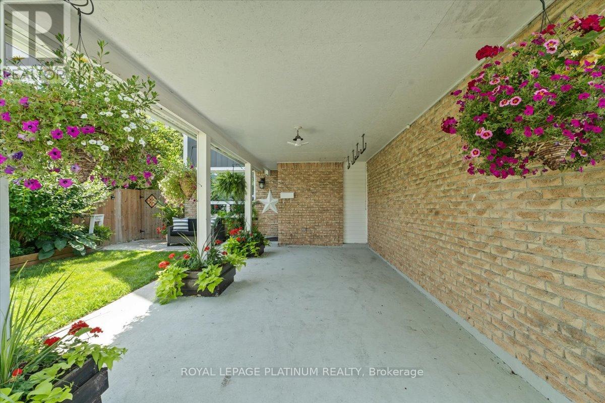 Photo 37 of 93 Elmvale Avenue, Brampton ON