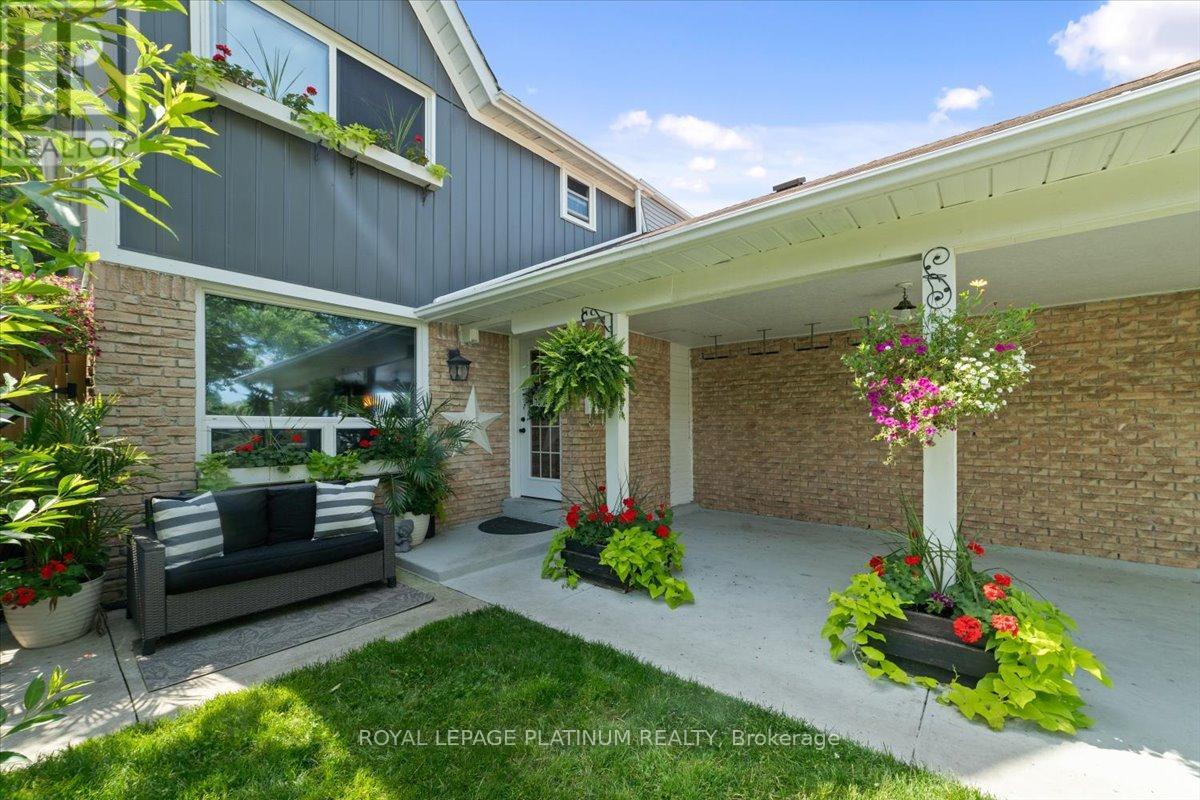 Photo 25 of 93 Elmvale Avenue, Brampton ON