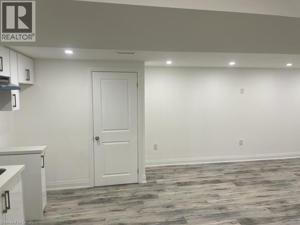 Photo 15 of 17 Fisher Crescent, Hamilton ON