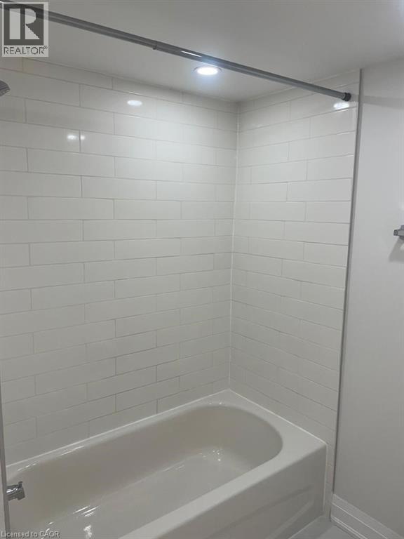 Photo 10 of 17 Fisher Crescent, Hamilton ON