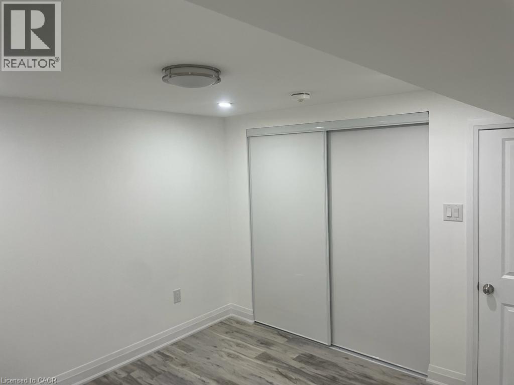 Photo 8 of 17 Fisher Crescent, Hamilton ON