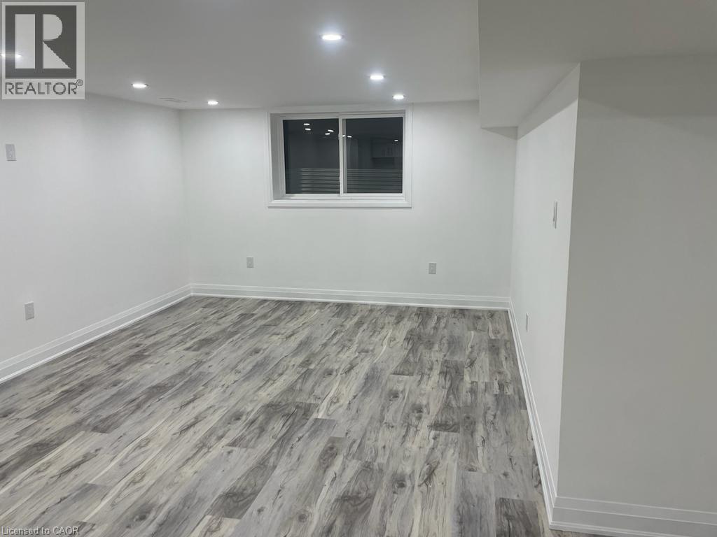 Photo 13 of 17 Fisher Crescent, Hamilton ON