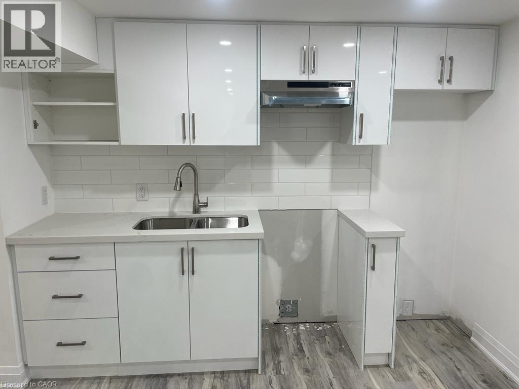 Photo 6 of 17 Fisher Crescent, Hamilton ON